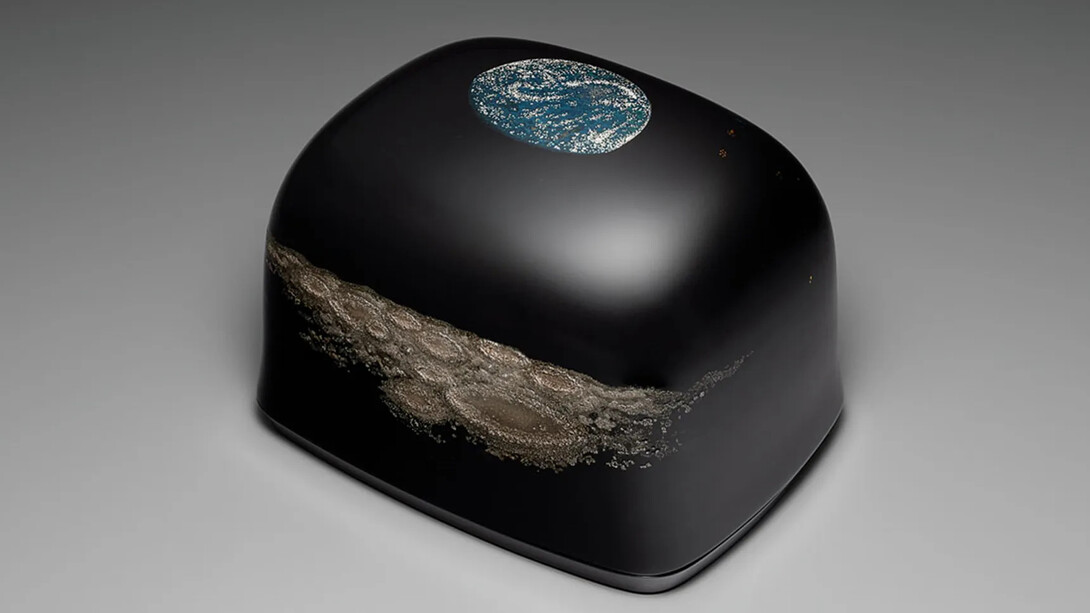 Onihira Keiji, Box with design in Maki-e “Travel to the moon", 2023. Courtesy of Onishi Gallery