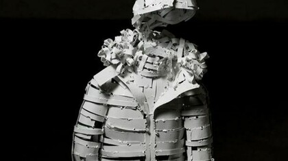 Senza titolo, serie Il senso della assenza, dettaglio, 2008. Ferro saldato smaltato, 100 x 46 x 30cm.