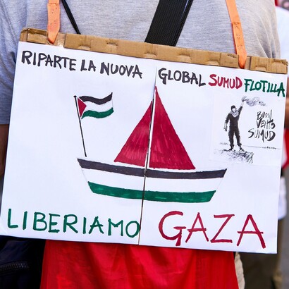 Le proteste contro la guerra di Gaza sollecitano le istituzioni europee a superare le divisioni e ad adottare misure coerenti con le proprie dichiarazioni sul diritto internazionale. La distanza fra condanna diplomatica e azione politica resta uno dei nodi centrali della risposta europea al conflitto