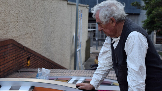 Daniel Buren. Courtesy of Museo de Arte Moderno de Bogotá