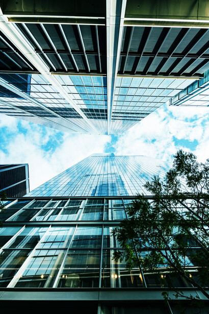 Al recorrer un edificio desde el movimiento y la presencia, es posible transformar su espacialidad en partitura poética