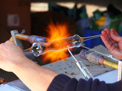 A glassmaking session