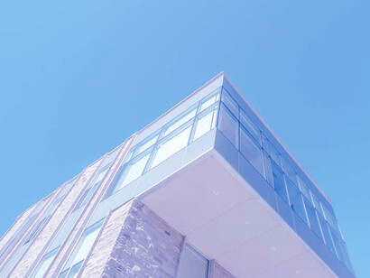 The seamless integration of cutting-edge technology and stunning aesthetics is showcased in this structure, highlighting the role of AI in revolutionising sustainable building practices