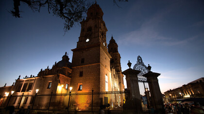 La Catedral de Morelia, Michoacán por la noche