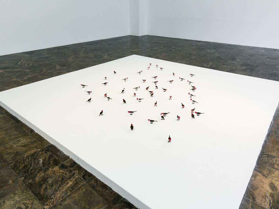 Efrain Almeida, Uma Coisa Linda, 2014 Bronze e óleo, 50 peças , 12 x 7 x 4 cm (cada), Ediçăo de 3. Photo: Ding Musa, Cortesia Galeria Fortes Vilaça   