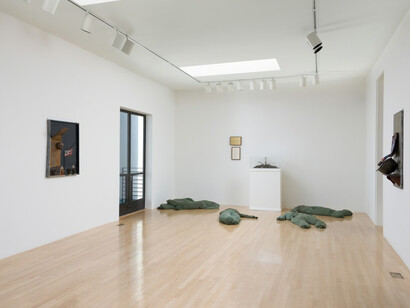 Kienholz, Exhibition view. Courtesy of L.A. Louver