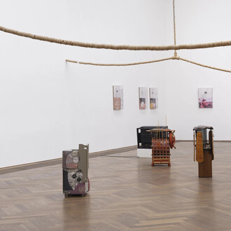 Verschiedene künstler, After the afternoon. Regionale 26, ausstellungsansicht. Mit freundlicher genehmigung der Kunsthalle Basel