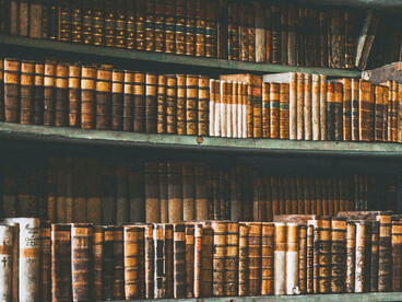 Para el filósofo alemán, la moral tradicional —especialmente la cristiana— había debilitado al individuo al imponer valores como la obediencia, la humildad y el sacrificio