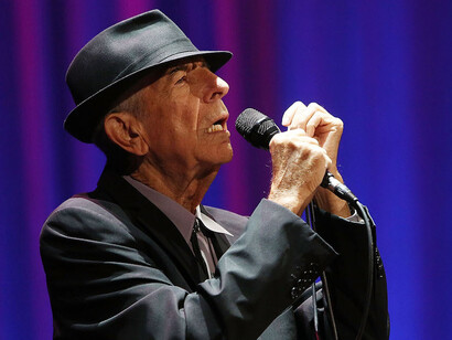 Su voz, cálida y calmada, poseía una fuerza hipnótica