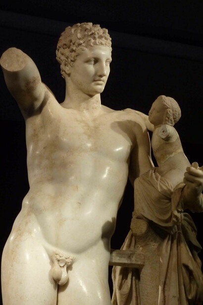 Hermes con Dioniso di Prassitele,350-330 a.C. circa, Museo archeologico, Olimpia