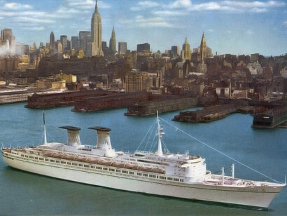 La Michelangelo sfila davanti ai docks di New York, 1968