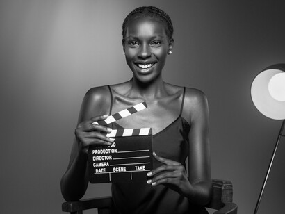 Atriz negra. Sam, a personagem principal da narrativa, é locutora de um programa de rádio e demonstra uma personalidade militante como forma de provar que pertence à comunidade negra