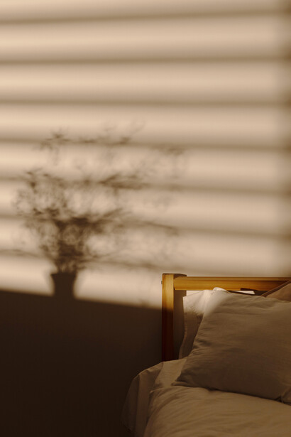 Pero, a veces, estos lugares esconden algo más. Algo que se mueve apenas fuera del alcance de los ojos, algo que susurra en el límite del oído