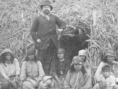 Vicente Blasco Ibáñez con indígenas argentinos 