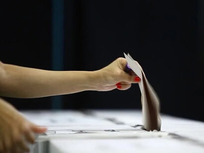 Está el votante que se presenta a las urnas y devuelve la papeleta electoral en blanco o la anula de alguna manera
