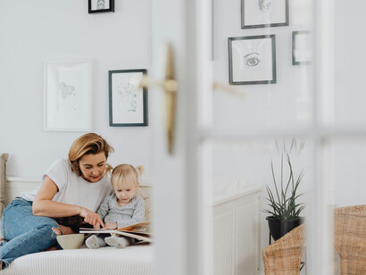 Leggere un libro a una bambina. Empatia e legami affettivi: come la lettura può migliorare le tue relazioni e la tua comprensione emotiva