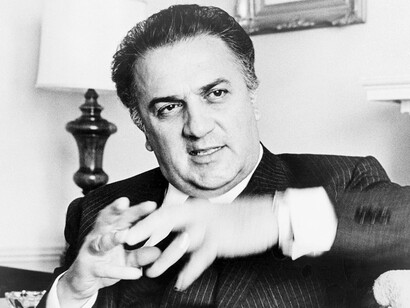 Federico Fellini discute dei suoi film (Walter Albertin, World Telegram staff photographer)