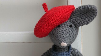 A crochet Parisian mouse