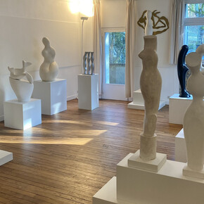 Arp mythique, Arp antique, vue d'exposition. Avec l'aimable autorisation de La Fondation Arp