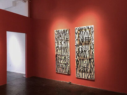 Retna : Mano A Mano, exhibiiton view. Courtesy of New Image Art