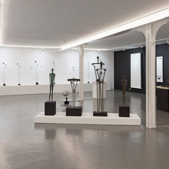 Cosmo–Takis homage to Takis (1925 – 2019) on the occasion of the 100th anniversary of his birth, exhibition view. Courtesy of Xippas