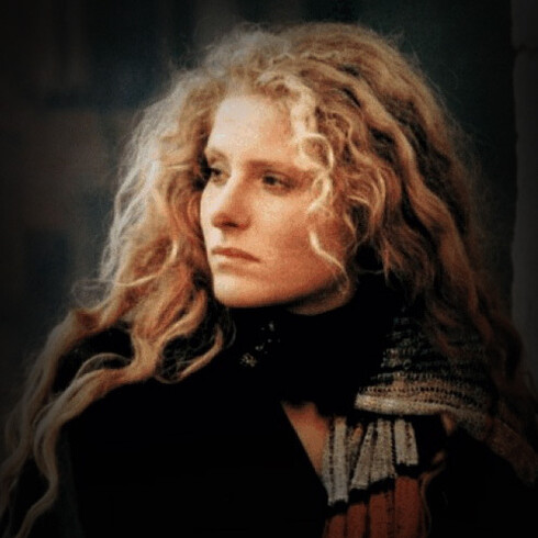 Domiziana Giordano es famosa por haber participado en Entrevista con el vampiro (1994), Nostalghia (1983) y Zina (1985).