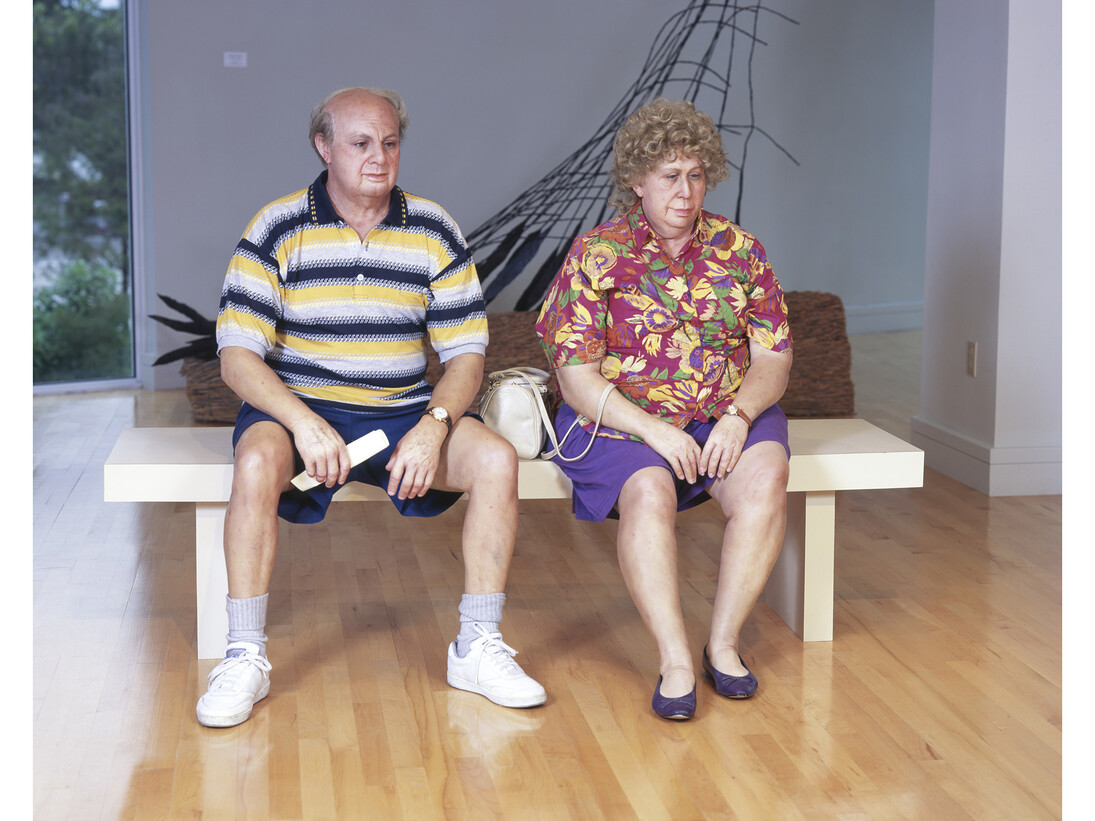Duane Hanson, Old Couple on a Bench, 1994 Bronze, polychromed with oil, mixed media with accessories © The Estate of Duane Hanson, Courtesy the Estate of Duane Hanson and Gagosian Gallery 