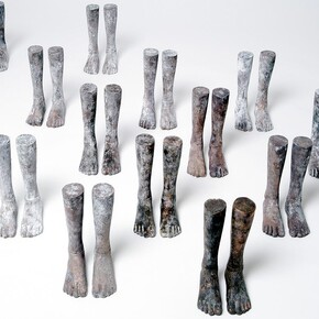 Babette Degraeve, Voetjes (13 stuks), 2006. Courtesy of Valkhof Museum