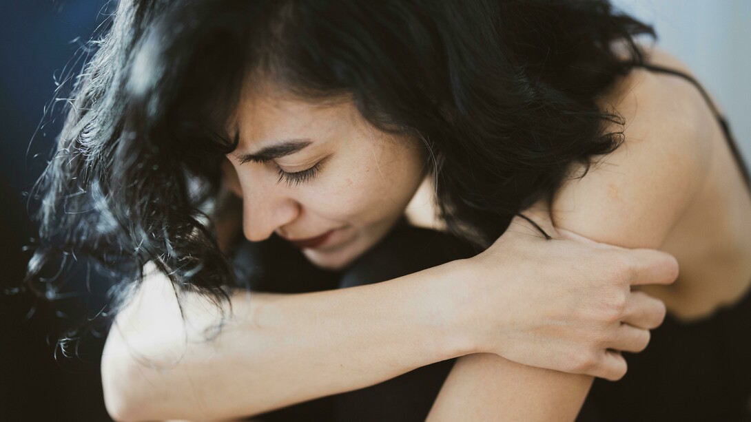 Começamos logo bem com os zunzuns dos que se dizem pró-vida e antiaborto a dizerem que queriam mexer na lei. Desculpem-me a sinceridade, mas já ninguém vos aguenta com essa lengalenga de que a mulher que faça um aborto está a matar um ser um humano. É certo que cada um acredita naquilo que quer ou naquilo que lhe vomitam aos ouvidos, mas não me cabe em pleno século XXI virem-me dizer que querem regredir nos direitos, que tanto custaram a ser alcançados. Ainda por cima, direitos das mulheres, que a seguir aos idosos e às crianças, são os elos mais fracos da sociedade. Um homem não pode conceber uma criança, mas se pudesse este assunto nem sequer era pensado, quanto mais discutido! 