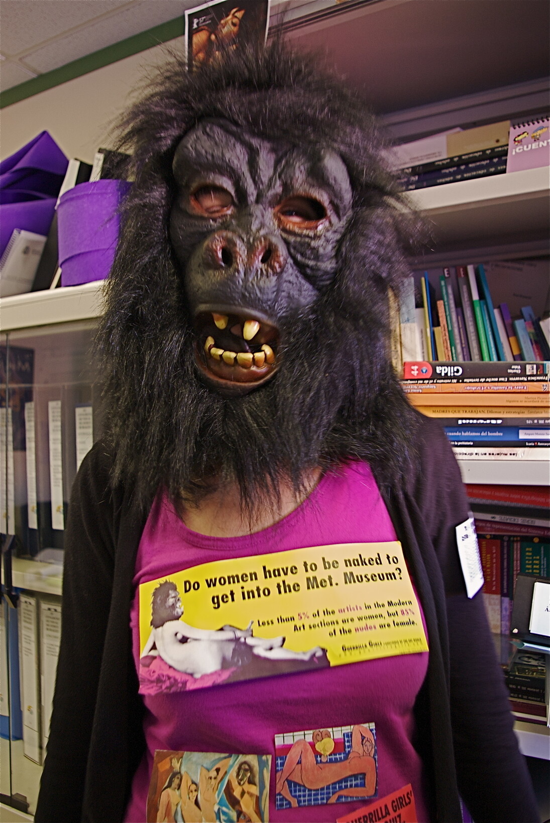 Guerrilla Girls. Camiseta con sus carteles más famosos