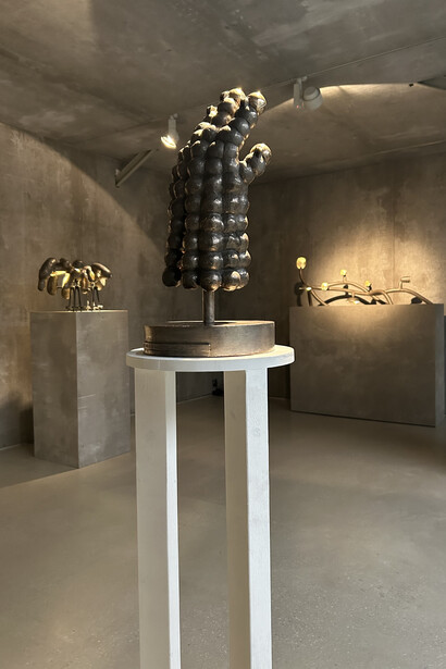 Frederik Molenschot, Atlas 2000, installation view. Courtesy of the artist and Carpenters Workshop Gallery, Paris