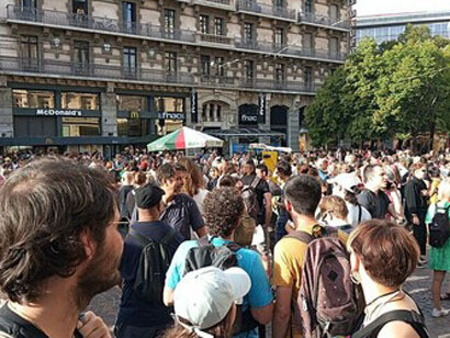 Denunciar el ascenso del partido político de extrema derecha del país y pedir a sus conciudadanos que impidan que asuma el poder en las elecciones parlamentarias anticipadas fijadas por el presidente Emmanuel Macron, Francia