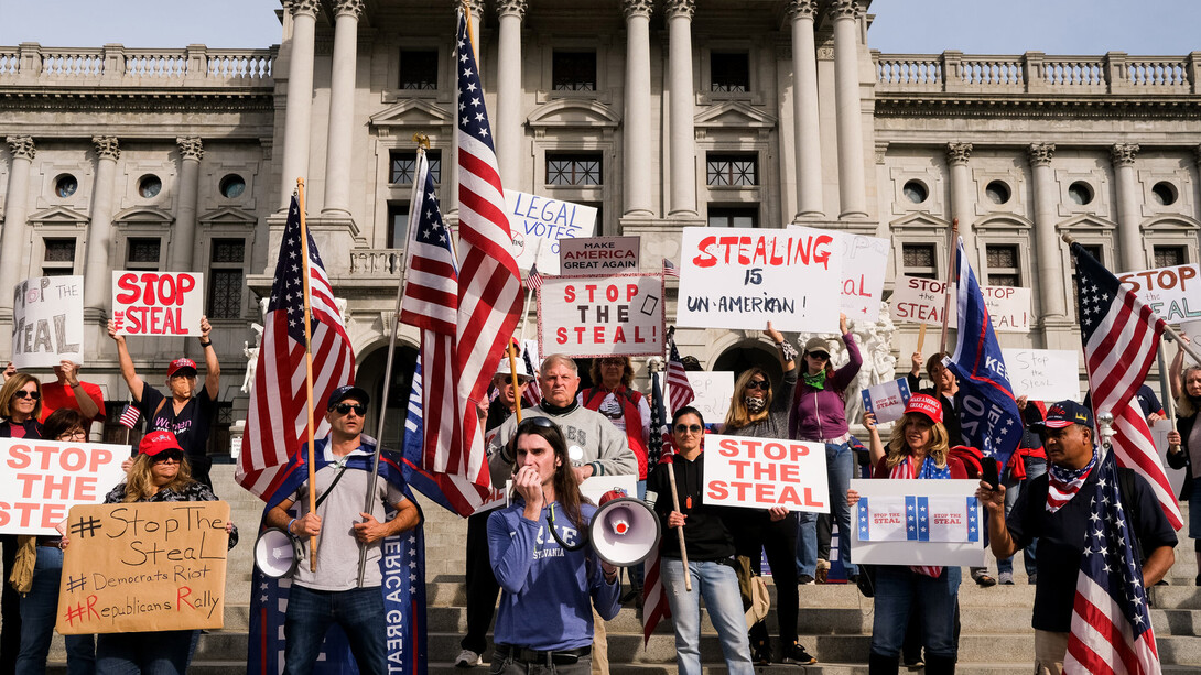Manifestación «Detengan el robo» afuera del Capitolio de Pennsylvania , EE. UU.
