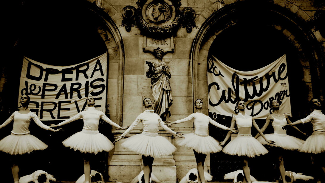 Hasta las bailarinas de la Ópera de París fueron a la huelga... interpretando, eso sí, «El lago de los cisnes»