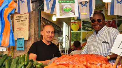 Henri Etoundi Essomba in the market, ph Pierre H. Lavi