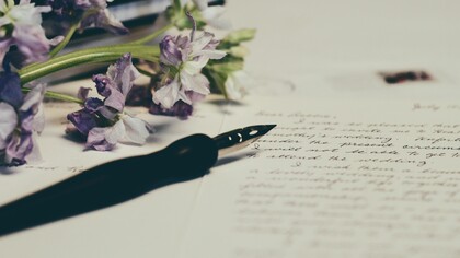 Poesia. E forse è proprio questo la poesia: il respiro dell’uomo alla ricerca della sua esatta dimensione nell’universo infinito