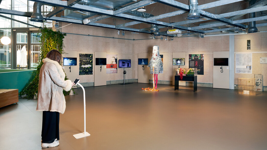 Résidence d’artiste 2026: 11ᵉ édition du Prix Art Humanité, vue de l'exposition. Avec l'aimable autorisation du Musée international de la Croix-Rouge et du Croissant-Rouge