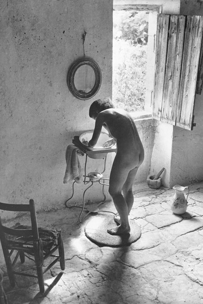 Le Nu provençal, Gordes (Vaucluse), 1949, Willy Ronis. Ministère de la Culture et de la Communication / Médiathèque de l’architecture et du patrimoine / Dist Rmn © Donation Willy Ronis