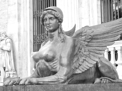 Las esfinges de Felipe Moratilla, esculturas del Museo Arqueológico Nacional de Madrid, España
