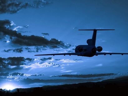 La vida. Un avión levanta el vuelo
