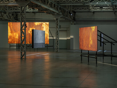 Gian Maria Tosatti, NOw/here, veduta della mostra. Courtesy l’artista e Pirelli HangarBicocca, Milano, foto Ela Bialkowska, Okno studio