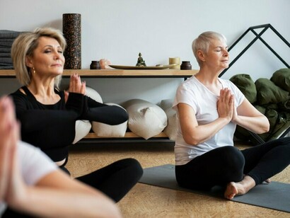 Conheça os benefícios da meditação em grupo para reduzir a solidão entre idosos
