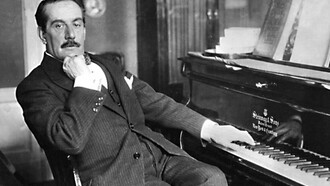 Giacomo Puccini al pianoforte