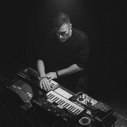 Noklan ha presentato il suo album di debutto dal vivo il 23 novembre 2024 all'Auditorium Novecento di Napoli. Foto di @21aka12