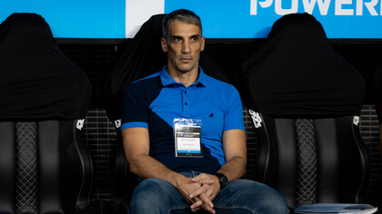 A Diretoria Atual fez alguns erros e alguns acertos. Apesar do Marcelo Teixeira ser uma figura polêmica. Penso que administração dele é razoável perto das administrações anteriores. Não deixa de ser amadora, porém, considero como razoável. Dentre eles se encontram essa contratação, ajuste na comissão e suprir as deficiências do elenco. No Clássico do Dia 21/09 com São Paulo conseguiu muito boa performance. Precisando ajustar mais detalhes no ataque e na pontaria do ataque e no lado comportamental esportivo dos jogadores. Mas é o ânimo que o elenco precisava