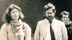 Silvia Vera Sommer en 1986, junto al periodista Juan Pablo Cárdenas, tras el asesinato de José Carrasco