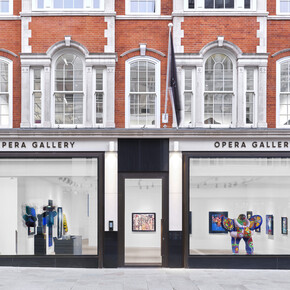 Exterior Shot of Opera Gallery's New Space © Eva Herzog Photography. Courtesy of Opera Gallery