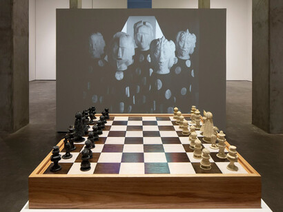 Marcel Dzama, I am the sun, I am the new year, vista de exhibición. Cortesía de Galería OMR 