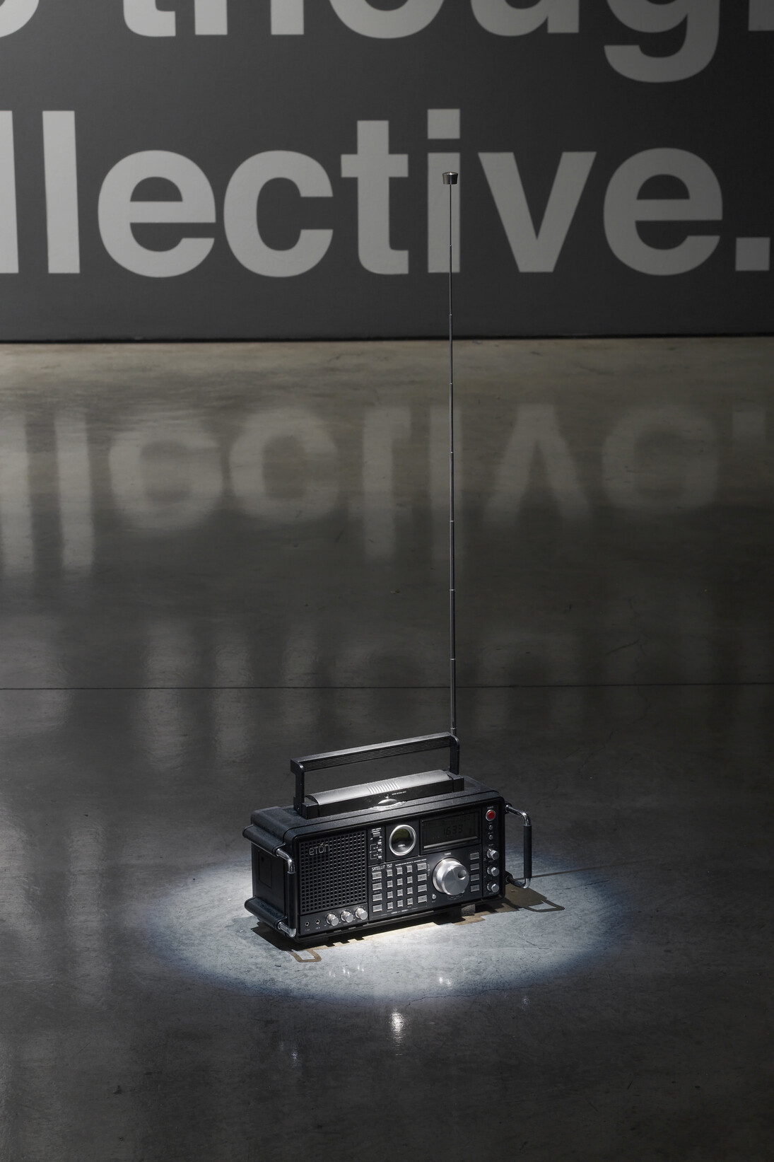 Liam Gillick, The Thought Style Meets The Thought Collective, exhibition view, first floor gallery, room 2, Maureen Paley, London, 2015 © Liam Gillick, courtesy Maureen Paley, London
