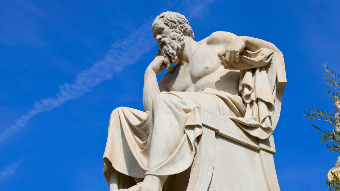 La statua di Socrate all'Accademia di Atene. Opera di Leonida Drosi (morto nel 1880)